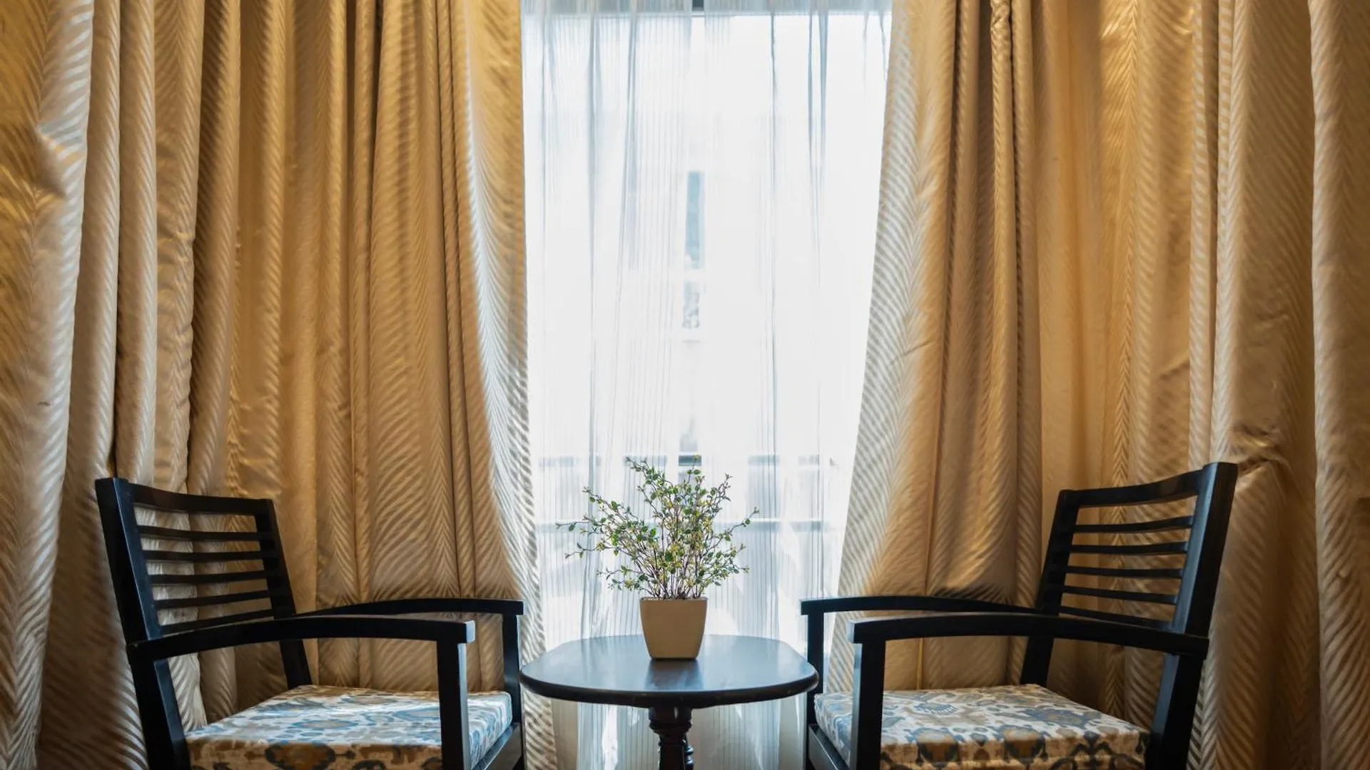 Guest house Ahuja Residency Cyber City II Gurgaon