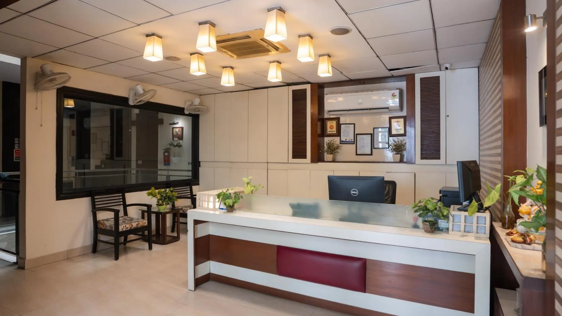 Guest house Ahuja Residency Cyber City II Gurgaon