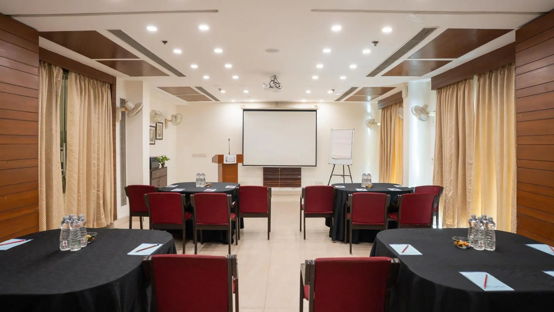 Guest house Ahuja Residency Cyber City II Gurgaon