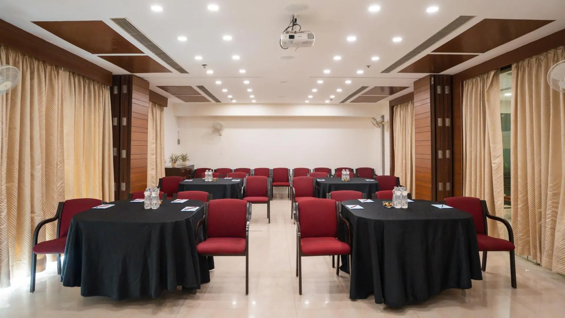 Ahuja Residency Cyber City II Gurgaon 3*,